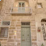 New 1 Bedroom Townhouse Steps Away From Waterfront * Сенглея