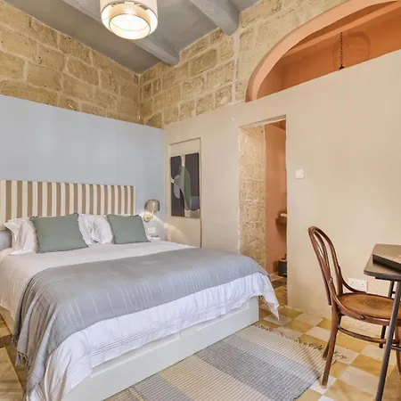 New 1 Bedroom Townhouse Steps Away From Waterfront *