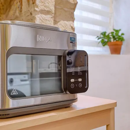 New 1 Bedroom Townhouse Steps Away From Waterfront * セングレア