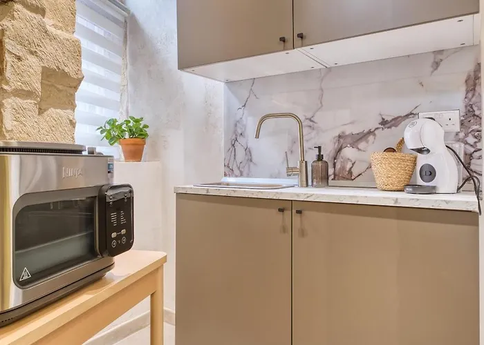 New 1 Bedroom Townhouse Steps Away From Waterfront 別荘 *