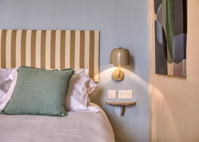 New 1 Bedroom Townhouse Steps Away From Waterfront