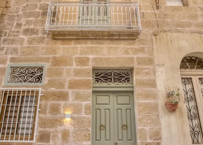 New 1 Bedroom Townhouse Steps Away From Waterfront * セングレア