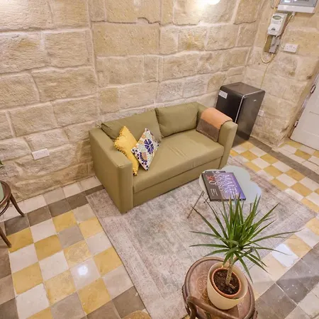 New 1 Bedroom Townhouse Steps Away From Waterfront