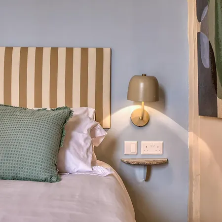 New 1 Bedroom Townhouse Steps Away From Waterfront