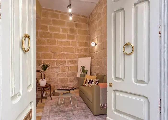 New 1 Bedroom Townhouse Steps Away From Waterfront בית נופש *