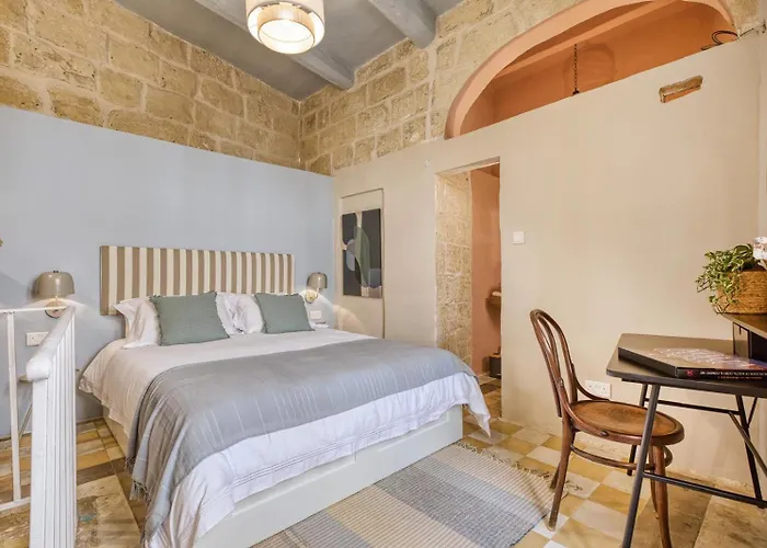 New 1 Bedroom Townhouse Steps Away From Waterfront *