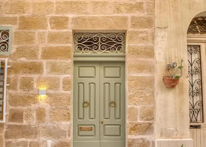 בית נופש New 1 Bedroom Townhouse Steps Away From Waterfront סנגלאה