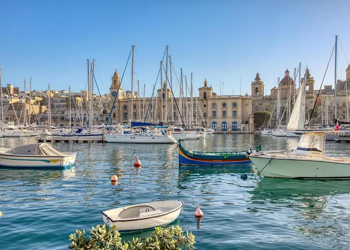 New 1 Bedroom Townhouse Steps Away From Waterfront Case de vacanță