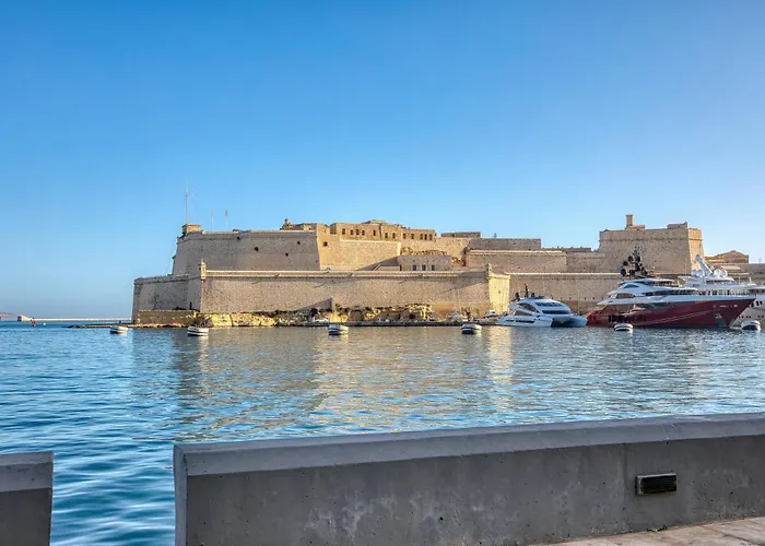 New 1 Bedroom Townhouse Steps Away From Waterfront סנגלאה