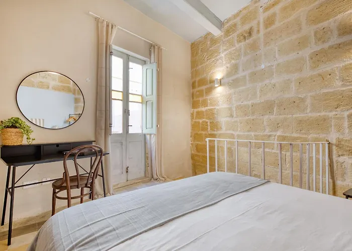 New 1 Bedroom Townhouse Steps Away From Waterfront